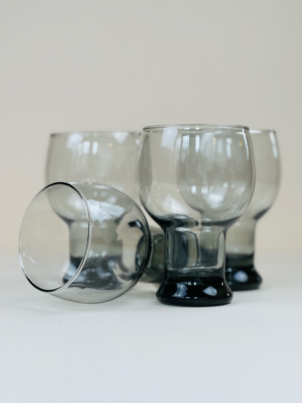 4 Vtg 1970s Federal Glass Sundown Smoke Gray Beer/Drink Glasses MCM Stackable